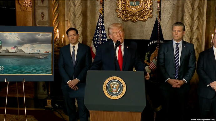 特朗普总统12月22日在其海湖庄园宣布，美国海军计划建造两种新型大型战舰，作为其新“黄金舰队”的一部分。国务卿卢比奥、战争部长海格塞斯和海军部长费兰共同出席了发布会。